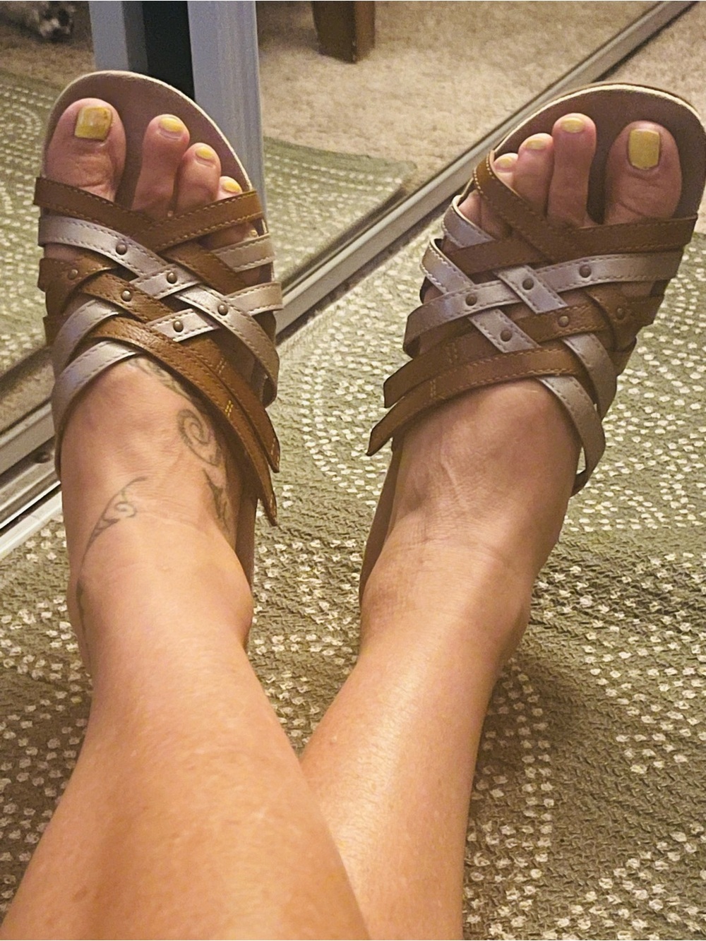 BARETRAPS  Women's Multi-Strap Brown & Metallic Slide Sandals SZ 9